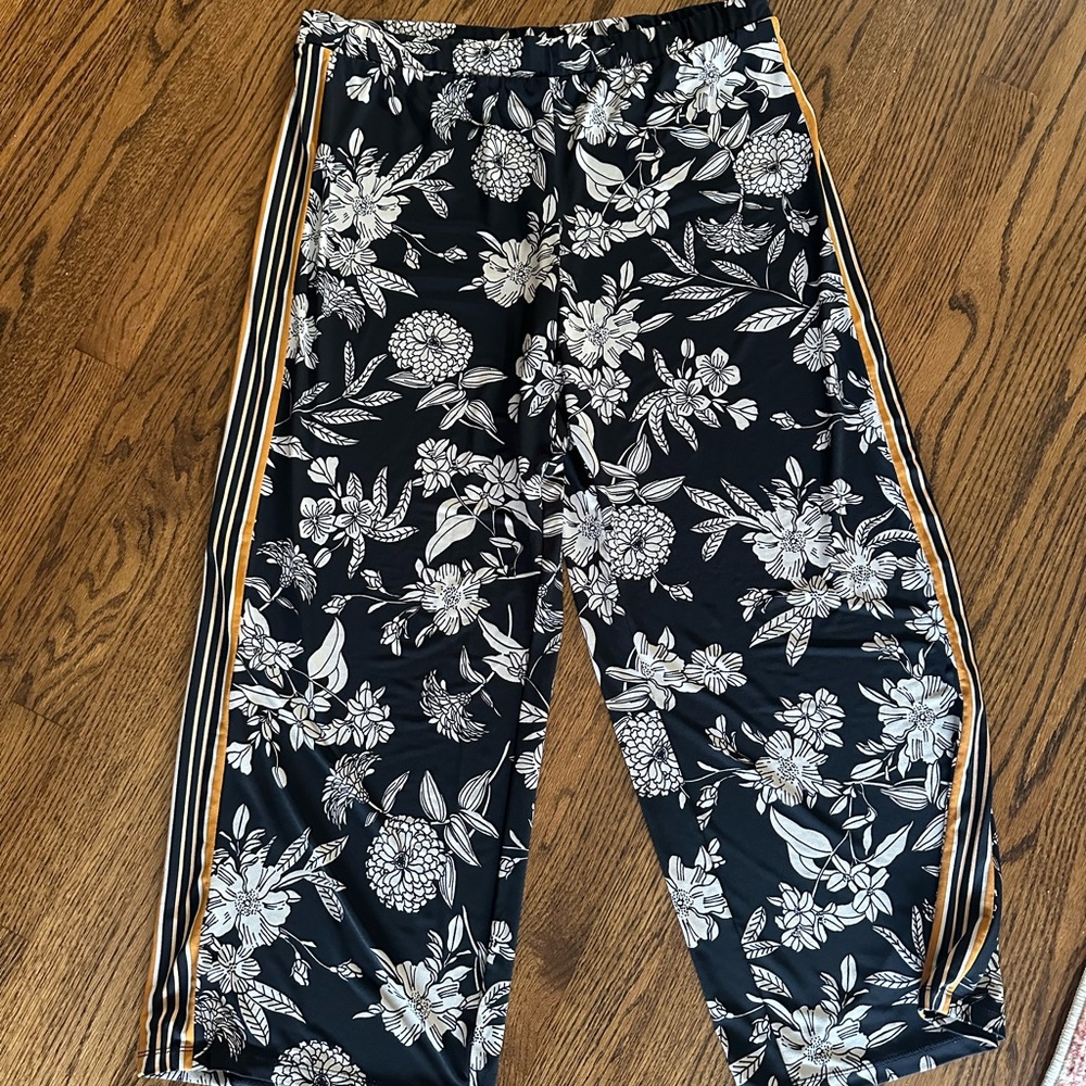 Susan Graver Navy and Cream Floral Pants